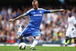 LONDON, ENGLAND - SEPTEMBER 24:  Raul Meireles of Chelsea in action during the Barclays Premier League match between Chelsea and Swansea City at Stamford Bridge on September 24, 2011 in London, England.  (Photo by Clive Rose/Getty Images)