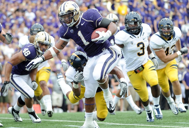 SEATTLE, WA - SEPTEMBER 24:  Chris Polk #1 of the Washington Huskies breaks a tackle to score a touchdown for a 14-7 score against the California Golden Bears during the first quarter at Husky Stadium on September 24, 2011 in Seattle, Washington.  (Photo by Harry How/Getty Images)