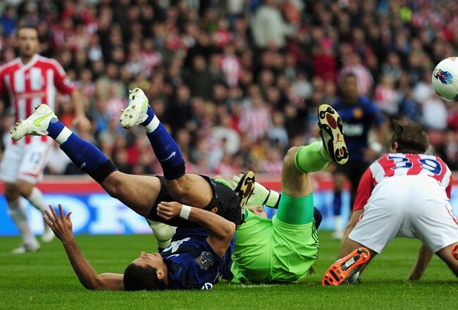 STOKE ON TRENT, ENGLAND - SEPTEMBER 24:  Javier Hernandez of Manchester United is tackled by Asmir Begovic and Jonathan Woodgate of Stoke City during the Barclays Premier League match between Stoke City and Manchester United at the Britannia Stadium on September 24, 2011 in Stoke on Trent, England.  (Photo by Laurence Griffiths/Getty Images)
