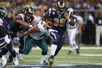 ST. LOUIS - SEPTEMBER 11: Steven Jackson #39 of the St. Louis Rams ruses for a touchdown against the Philadelphia Eagles at the Edward Jones Dome on September 11, 2011 in St. Louis, Missouri. (Photo by Dilip Vishwanat/Getty Images)