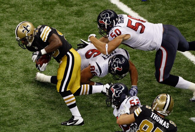 NEW ORLEANS, LA - SEPTEMBER 25:   Darren Sproles #43 of the New Orleans Saints slips a tackle by  James Casey #86 of the Houston Texans  at Louisiana Superdome on September 25, 2011 in New Orleans, Louisiana.  (Photo by Chris Graythen/Getty Images)