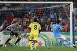NAPLES, ITALY - SEPTEMBER 27:  Edinson Cavani (R) of SSC Napoli scores a goal from the penalty spot during the UEFA Champions League Group A match between SSC Napoli and Villarreal CF at Stadio San Paolo on September 27, 2011 in Naples, Italy.  (Photo by Paolo Bruno/Getty Images)