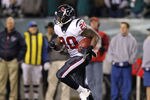 PHILADELPHIA, PA - DECEMBER 02:  Steve Slaton #20 of the Houston Texans runs with the ball against the Philadelphia Eagles at Lincoln Financial Field on December 2, 2010 in Philadelphia, Pennsylvania.  (Photo by Al Bello/Getty Images)