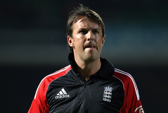 LONDON, ENGLAND - SEPTEMBER 25:  Graeme Swann of England loooks on as he leaves the field after England lose the 2nd NatWest International Twenty20 Match between England and the West Indies at The Kia Oval on September 25, 2011 in London, England.  (Photo by Clive Rose/Getty Images)