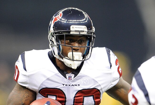 NEW ORLEANS, LA - SEPTEMBER 25: Steve Slaton #20 of the Houston Texans carries the ball against the New Orleans Saints at the Louisiana Superdome on September 25, 2011 in New Orleans, Louisiana.  (Photo by Stacy Revere/Getty Images)
