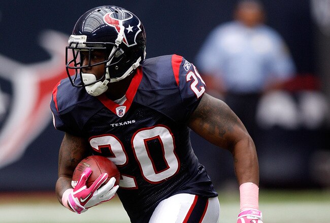 HOUSTON - OCTOBER 10:  Steve Slaton #20 of the Houston Texans in action during the game against  the New York Giants at Reliant Stadium on October 10, 2010 in Houston, Texas.  (Photo by Chris Graythen/Getty Images)