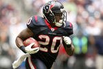 HOUSTON - NOVEMBER 29:  Running back Steve Slaton #20 of the Houston Texans carries the ball against the Indianapolis Colts on November 29, 2009  at Reliant Stadium in Houston, Texas. The Colts won 35-27.  (Photo by Stephen Dunn/Getty Images)