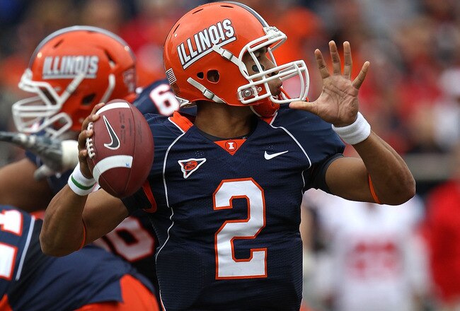 CHAMPAIGN, IL - OCTOBER 02: Nathan Scheelhaase #2 of the Illinois Fighting Illini passes the ball against the Ohio State Buckeyes at Memorial Stadium on October 2, 2010 in Champaign, Illinois. Ohio State defeated Illinois 24-13. (Photo by Jonathan Daniel/Getty Images)