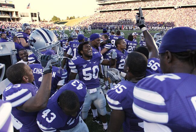 MANHATTAN, KS - OCTOBER 1: The Kansas State Wildcats celebrate in the closing seconds of the game against the Baylor Bears at Bill Snyder Family Football Stadium on October 1, 2011 in Manhattan, Kansas. The Jayhawks won 36-35. (Photo by Joe Robbins/Getty Images)