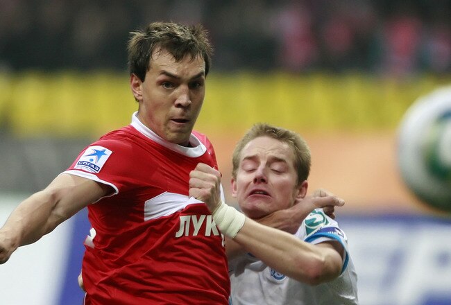MOSCOW, RUSSIA - OCTOBER 02: Artem Dzyuba (L) of FC Spartak Moscow battles for the ball with Tomas Hubocan of FC Zenit St. Petersburg during the Russian Football League Championship match between FC Spartak Moscow and FC Zenit St. Petersburg at the Luzhniki Stadium on October 02, 2011 in Moscow, Russia.  (Photo by Dmitry Korotayev/Epsilon/Getty Images)