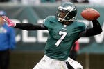 PHILADELPHIA, PA - OCTOBER 02: Quarterback  Michael Vick #7 of the Philadelphia Eagles throws a pass against the San Francisco 49ers during the second half at Lincoln Financial Field on October 2, 2011 in Philadelphia, Pennsylvania.  The 49ers defeated the Eagles 24-23. (Photo by Rob Carr/Getty Images)