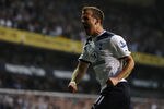 LONDON, ENGLAND - APRIL 20:  Rafael Van der Vaart of Spurs celebrates scoring their first goal during the Barclays Premier League match between Tottenham Hotspur and Arsenal at White Hart Lane on April 20, 2011 in London, England.  (Photo by Laurence Griffiths/Getty Images)