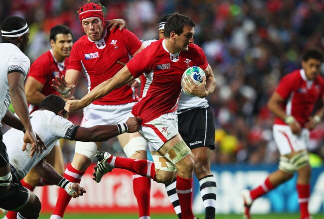 HAMILTON, NEW ZEALAND - OCTOBER 02:  Sam Warburton of Wales charges forward during the IRB Rugby World Cup Pool D match between Wales and Fiji at Waikato Stadium on October 2, 2011 in Hamilton, New Zealand.  (Photo by Ryan Pierse/Getty Images)