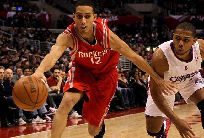 LOS ANGELES, CA - DECEMBER 22:  Kevin Martin #12 of the Houston Rockets reaches to control the ball in front of Eric Gordon #10 of the Los Angeles Clippers at Staples Center on December 22, 2010 in Los Angeles, California.  NOTE TO USER: User expressly acknowledges and agrees that, by downloading and or using this photograph, User is consenting to the terms and conditions of the Getty Images License Agreement. (Photo by Stephen Dunn/Getty Images)