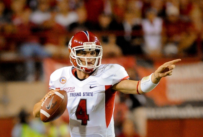 LINCOLN, NE - SEPTEMBER 10: Derek Carr #4 of the Fresno State Bulldogs directs his offense during their game against the Nebraska Cornhuskers at Memorial Stadium September 10, 2011 in Lincoln, Nebraska. Nebraska won 42-29.(Photo by Eric Francis/Getty Images)