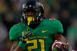 EUGENE, OR - OCTOBER 06:  LaMichael James #21 of the Oregon Ducks runs for a touchdown in the first quarter against the California Golden Bears on October 6, 2011 at the Autzen Stadium in Eugene, Oregon.  (Photo by Jonathan Ferrey/Getty Images)