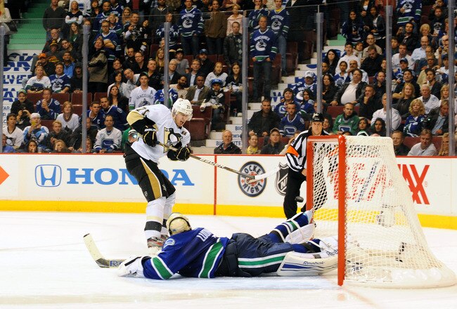 VANCOUVER, CANADA - OCTOBER 6:  Evgeni Malkin #71 of the Pittsburgh Penguins scores the second goal of the shootout against the Vancouver Canucks during overtime at Rogers Arena in Vancouver, B.C. on October 6, 2011 (Photo by Marissa Baecker/Getty Images)