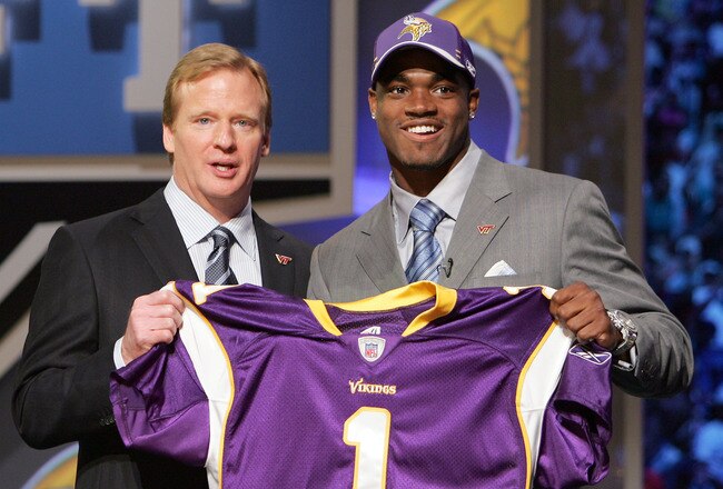 NFL Commissioner Roger Goodell, left, with Adrian Peterson RB out of Oklahoma chosen seventh by the Minnesota Vikings during the NFL draft at Radio City Music Hall in New York, NY on Saturday, April 28, 2007. (Photo by Richard Schultz/NFLPhotoLibrary)