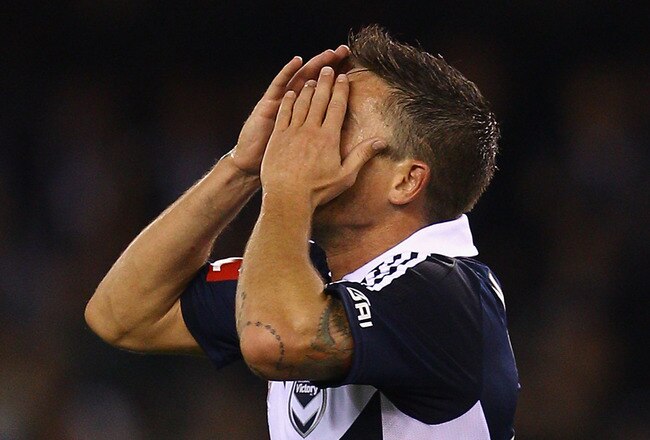 MELBOURNE, AUSTRALIA - OCTOBER 08:  Harry Kewell of the Victory reacts to just missing a shot on goal during the round one A-League match between Melbourne Victory and Sydney FC at Etihad Stadium on October 8, 2011 in Melbourne, Australia.  (Photo by Quinn Rooney/Getty Images)