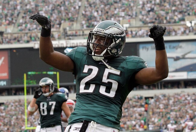 PHILADELPHIA, PA - SEPTEMBER 25: Running back LeSean McCoy #25 of the Philadelphia Eagles celebrates after scoring a touchdown against the New York Giants during the second quarter at Lincoln Financial Field on September 25, 2011 in Philadelphia, Pennsylvania.  (Photo by Rob Carr/Getty Images)