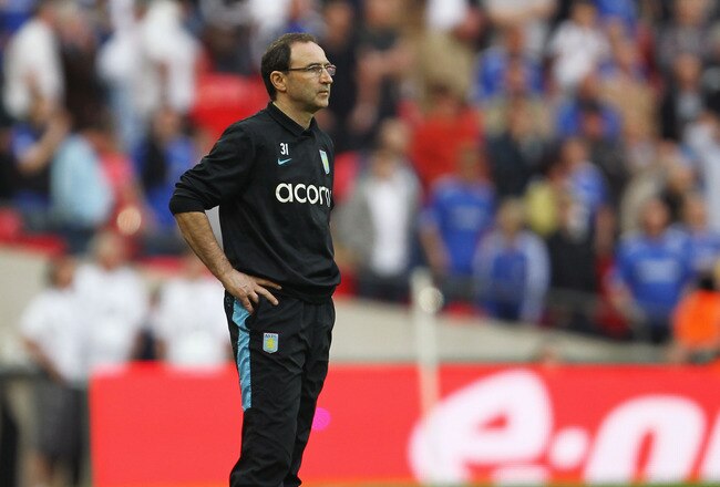 LONDON, ENGLAND - APRIL 10:  Aston Villa manager Martin O'Neill looks dejected as he watches his team lose in the FA Cup sponsored by E.ON Semi Final match between Aston Villa and Chelsea at Wembley Stadium on April 10, 2010 in London, England.  (Photo by Clive Rose/Getty Images)