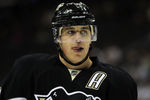 KANSAS CITY, MO - SEPTEMBER 27:  Evgeni Malkin #71 of the Pittsburgh Penguins warms up prior to the NHL preseason game against the Los Angeles Kings on September 27, 2011 at the Sprint Center in Kansas City, Missouri.  (Photo by Jamie Squire/Getty Images)