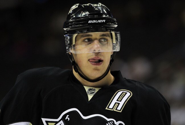 KANSAS CITY, MO - SEPTEMBER 27:  Evgeni Malkin #71 of the Pittsburgh Penguins warms up prior to the NHL preseason game against the Los Angeles Kings on September 27, 2011 at the Sprint Center in Kansas City, Missouri.  (Photo by Jamie Squire/Getty Images)