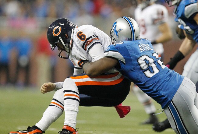 DETROIT, MI - OCTOBER 10:  Jay Cutler #6 of the Chicago Bears is sacked by Cliff Avril #92 of the Detroit Lions at Ford Field on October 10, 2011 in Detroit, Michigan. Detroit won the game 24-13.  (Photo by Gregory Shamus/Getty Images)