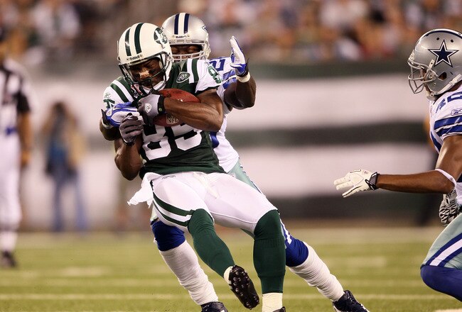 EAST RUTHERFORD, NJ - SEPTEMBER 11:  Derrick Mason #85 of the New York Jets makes a recpetion against the Dallas Cowboys during their NFL Season Opening Game at MetLife Stadium on September 11, 2011 in East Rutherford, New Jersey.  (Photo by Elsa/Getty Images)