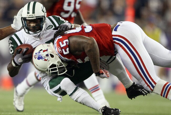 FOXBORO, MA - OCTOBER 09:  Derrick Mason #85 of the New York Jets is tackled by  Brandon Spikes #55 of the New England Patriots on October 9, 2011 at Gillette Stadium in Foxboro, Massachusetts.  (Photo by Elsa/Getty Images)