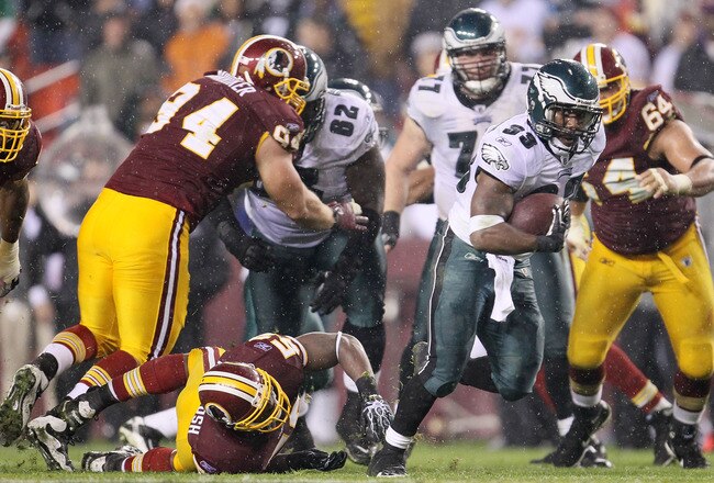 LANDOVER, MD - NOVEMBER 15:  Jerome Harrison #33 of the Philadelphia Eagles makes a break against  the Washington Redskins on November 15, 2010 at FedExField in Landover, Maryland.  (Photo by Chris McGrath/Getty Images)
