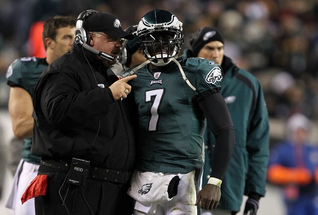 PHILADELPHIA, PA - DECEMBER 02:  Head coach Andy Reid and Michael Vick #7 of the Philadelphia Eagles talk on the sideline against the Houston Texans at Lincoln Financial Field on December 2, 2010 in Philadelphia, Pennsylvania.  (Photo by Al Bello/Getty Images)