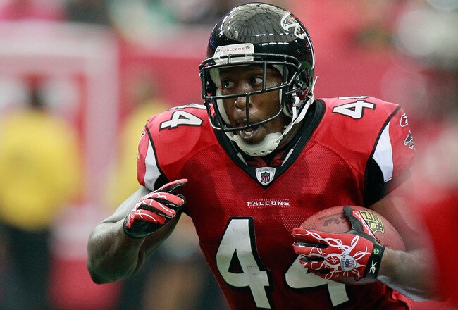 ATLANTA - SEPTEMBER 19:  Jason Snelling #44 of the Atlanta Falcons against the Arizona Cardinals at Georgia Dome on September 19, 2010 in Atlanta, Georgia.  (Photo by Kevin C. Cox/Getty Images)