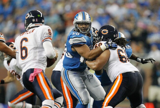 DETROIT, MI - OCTOBER 10:  Ndamukong Suh #90 of the Detroit Lions tries to get around the block of Lance Louis #60 of the Chicago Bears to get to Jay Cutler #6 at Ford Field on October 10, 2011 in Detroit, Michigan. Detroit won the game 24-13.  (Photo by Gregory Shamus/Getty Images)