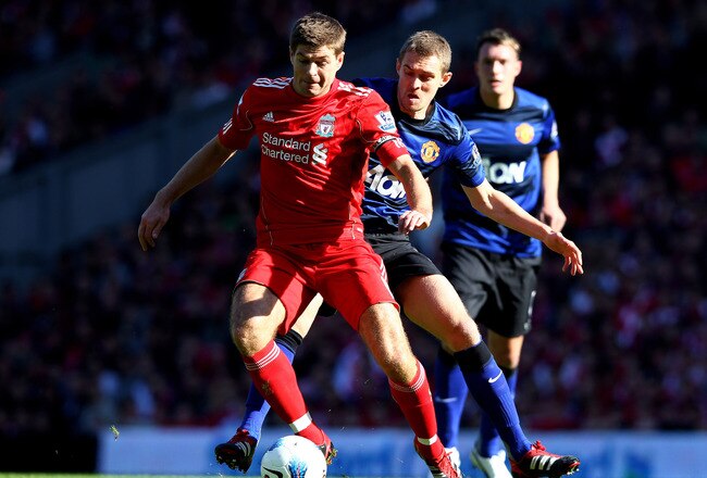 LIVERPOOL, ENGLAND - OCTOBER 15:  Darren Fletcher of Manchester United challenges Steven Gerrard of Liverpool during the Barclays Premier League match between Liverpool and Manchester United at Anfield on October 15, 2011 in Liverpool, England.  (Photo by Clive Brunskill/Getty Images)