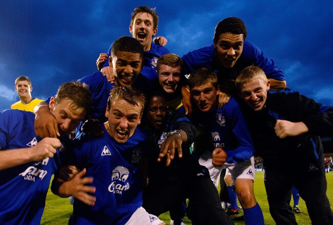 LONDON, ENGLAND - MAY 13:  Everton players celebrate victory after the Premier Academy League Final match between Fulham and Everton at Craven Cottage on May 13, 2011 in London, England.  (Photo by Dan Istitene/Getty Images)