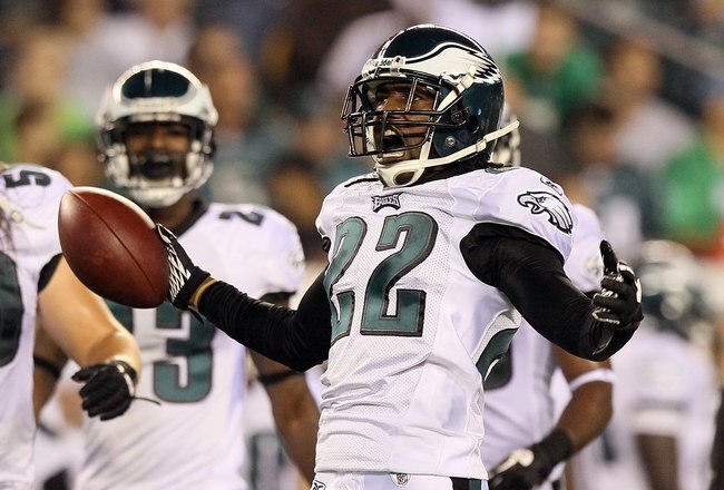 PHILADELPHIA, PA - AUGUST 25:  Asante Samuel #22 of the Philadelphia Eagles celebrates his interception in the first half against the Cleveland Browns during their pre season game on August 25, 2011 at Lincoln Financial Field in Philadelphia, Pennsylvania.  (Photo by Jim McIsaac/Getty Images)