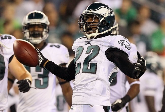 PHILADELPHIA, PA - AUGUST 25:  Asante Samuel #22 of the Philadelphia Eagles celebrates his interception in the first half against the Cleveland Browns during their pre season game on August 25, 2011 at Lincoln Financial Field in Philadelphia, Pennsylvania.  (Photo by Jim McIsaac/Getty Images)