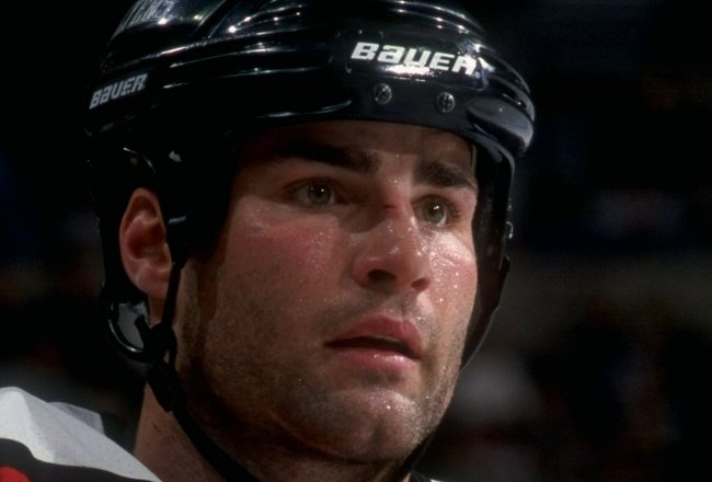 19 Apr 1998:  Center Eric Lindros of the Philadelphia Flyers in action during a game against the Boston Bruins at the Fleet Center in Boston, Massachusetts. The Bruins defeated the Flyers 2-1. Mandatory Credit: Steve Babineau  /Allsport