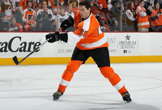 PHILADELPHIA, PA - OCTOBER 15: Jaromir Jagr #68 of the Philadelphia Flyers warms up before playing against the Los Angeles Kings on October 15, 2011 at Wells Fargo Center in Philadelphia, Pennsylvania. The Kings defeated the Flyers 3-2 in overtime.  (Photo by Jim McIsaac/Getty Images)