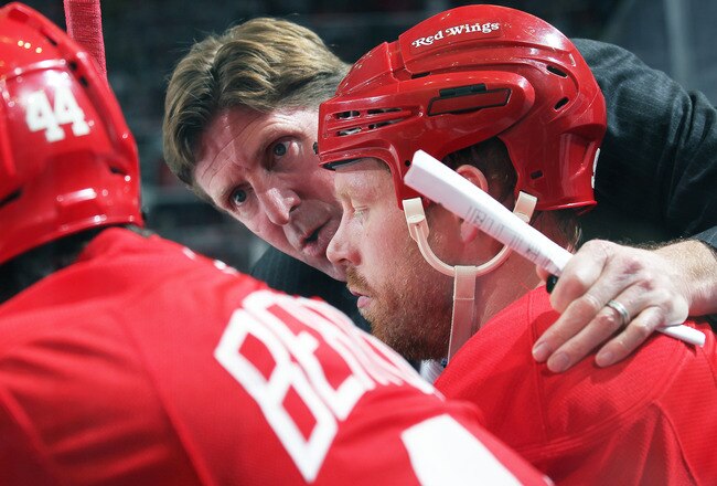 DETROIT,MI - DECEMBER 10:  Head coach Mike Babcock of the Detroit Red Wings gives instructions to Johan Franzen #93 and team during the game against the Montreal Canadiens at the Joe Louis Arena on December 10, 2010 in Detroit, Michigan. The Wings defeated the Canadiens 4-2. (Photo by Claus Andersen/Getty Images)