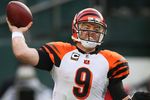 OAKLAND, CA - NOVEMBER 22:  Carson Palmer #9 of the Cincinnati Bengals passes  against the Oakland Raiders during an NFL game at Oakland-Alameda County Coliseum on November 22, 2009 in Oakland, California.  (Photo by Jed Jacobsohn/Getty Images)