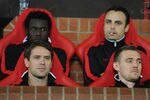 MANCHESTER, ENGLAND - SEPTEMBER 27:  Substitutes Mame Diouf, Michael Owen, Dimitar Berbatov and Darren Fletcher of Manchester United sit on the bench prior to the UEFA Champions League Group C match between Manchester United and FC Basel at Old Trafford on September 27, 2011 in Manchester, England.  (Photo by Michael Regan/Getty Images)