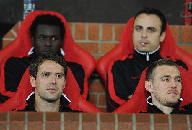 MANCHESTER, ENGLAND - SEPTEMBER 27:  Substitutes Mame Diouf, Michael Owen, Dimitar Berbatov and Darren Fletcher of Manchester United sit on the bench prior to the UEFA Champions League Group C match between Manchester United and FC Basel at Old Trafford on September 27, 2011 in Manchester, England.  (Photo by Michael Regan/Getty Images)