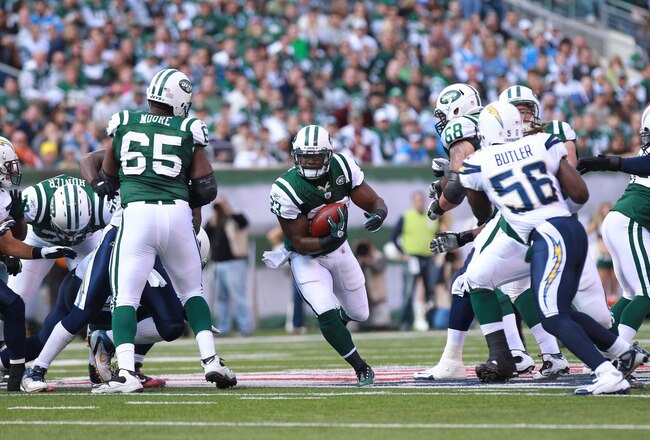 EAST RUTHERFORD, NJ - OCTOBER 23:  Shonn Greene #23 of the New York Jets rushes against the San Diego Chargers at MetLife Stadium on October 23, 2011 in East Rutherford, New Jersey.  (Photo by Nick Laham/Getty Images)