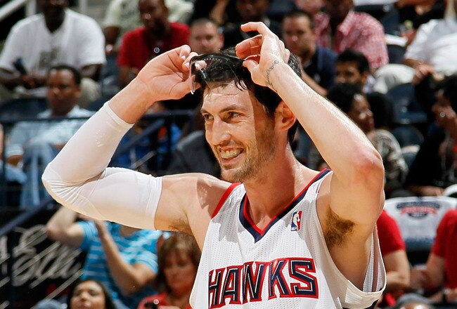 ATLANTA, GA - APRIL 24:  Kirk Hinrich #6 of the Atlanta Hawks against the Orlando Magic during Game Four of the Eastern Conference Quarterfinals in the 2011 NBA Playoffs at Philips Arena on April 24, 2011 in Atlanta, Georgia.  NOTE TO USER: User expressly acknowledges and agrees that, by downloading and or using this photograph, User is consenting to the terms and conditions of the Getty Images License Agreement.  (Photo by Kevin C. Cox/Getty Images)