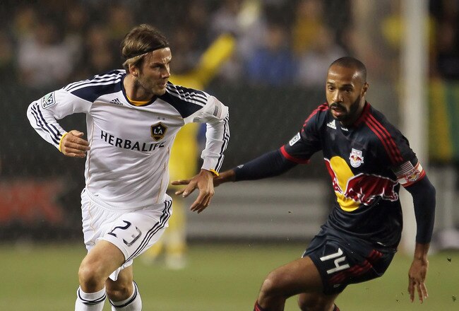 CARSON, CA - MAY 07:  David Beckham #23 of the Los Angeles Galaxy is pursued by Thierry Henry #14 of the New York Red Bulls in the first half at The Home Depot Center on May 7, 2011 in Carson, California. The Red Bulls and Galaxy played to a 1-1 draw.  (Photo by Jeff Gross/Getty Images)