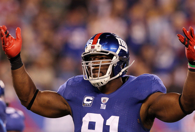 EAST RUTHERFORD, NJ - NOVEMBER 14:  Justin Tuck #91 of the New York Giants reacts against the Dallas Cowboys on November 14, 2010 at the New Meadowlands Stadium in East Rutherford, New Jersey. The Cowboys defeated the Giants 33-20.  (Photo by Jim McIsaac/Getty Images)