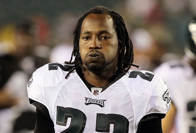 PHILADELPHIA, PA - AUGUST 25:  Asante Samuel #22 of the Philadelphia Eagles looks on after their pre season game against the Cleveland Browns on August 25, 2011 at Lincoln Financial Field in Philadelphia, Pennsylvania.  (Photo by Jim McIsaac/Getty Images)