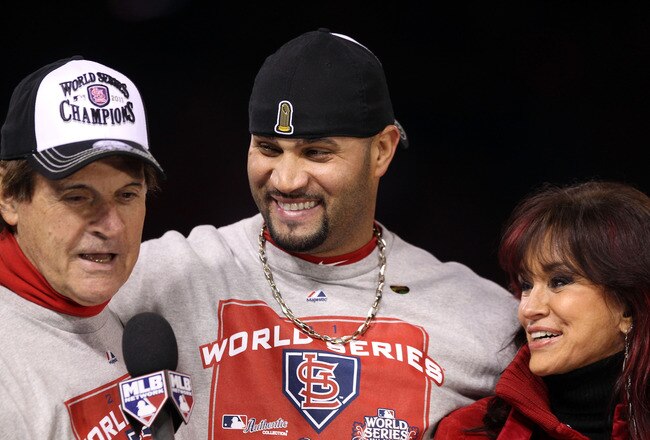 ST LOUIS, MO - OCTOBER 28:  (L-R) Manager Tony La Russa and Albert Pujols #5 of the St. Louis Cardinals celebrate after defeating the Texas Rangers 6-2 to win the World Series in Game Seven of the MLB World Series at Busch Stadium on October 28, 2011 in St Louis, Missouri.  (Photo by Ezra Shaw/Getty Images)